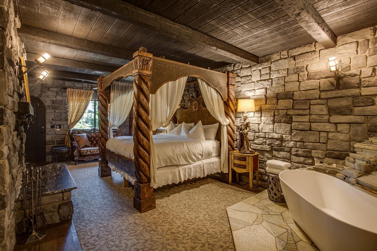 Storybook Riverside Inn Leavenworth Exterior photo